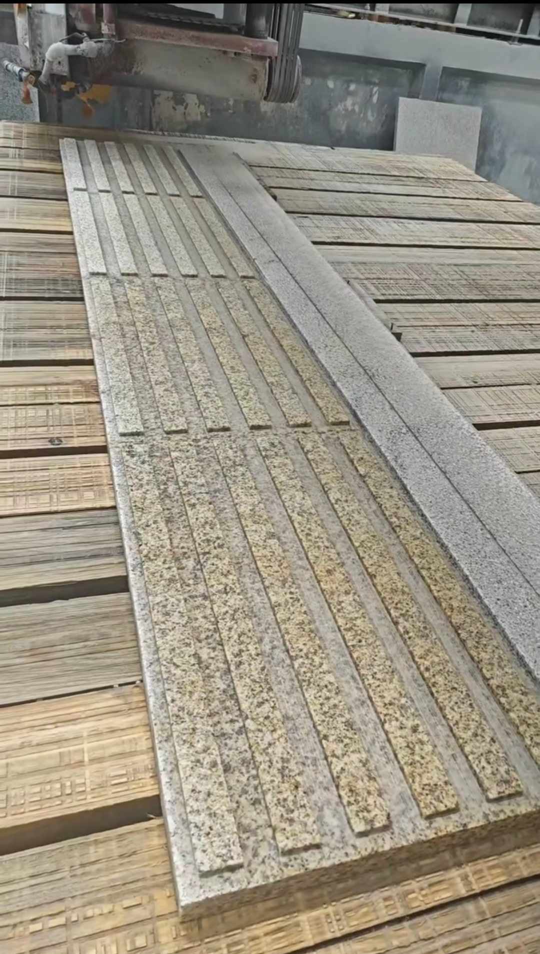 本溪黄金麻盲道石 盲条