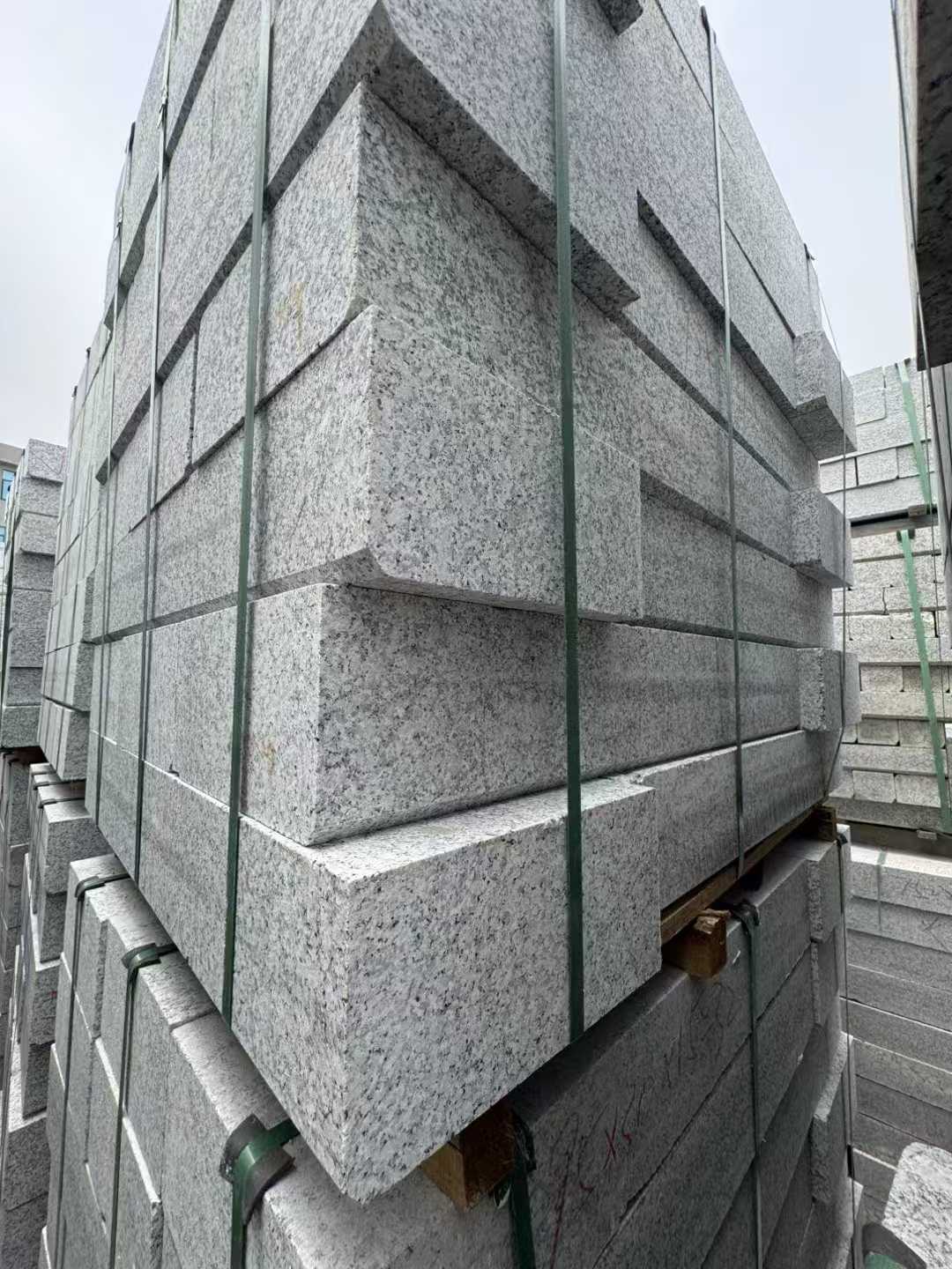 本溪芝麻白路牙石 马路牙子