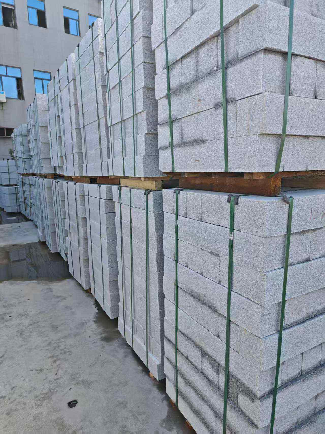 本溪芝麻白路牙石，路侧石