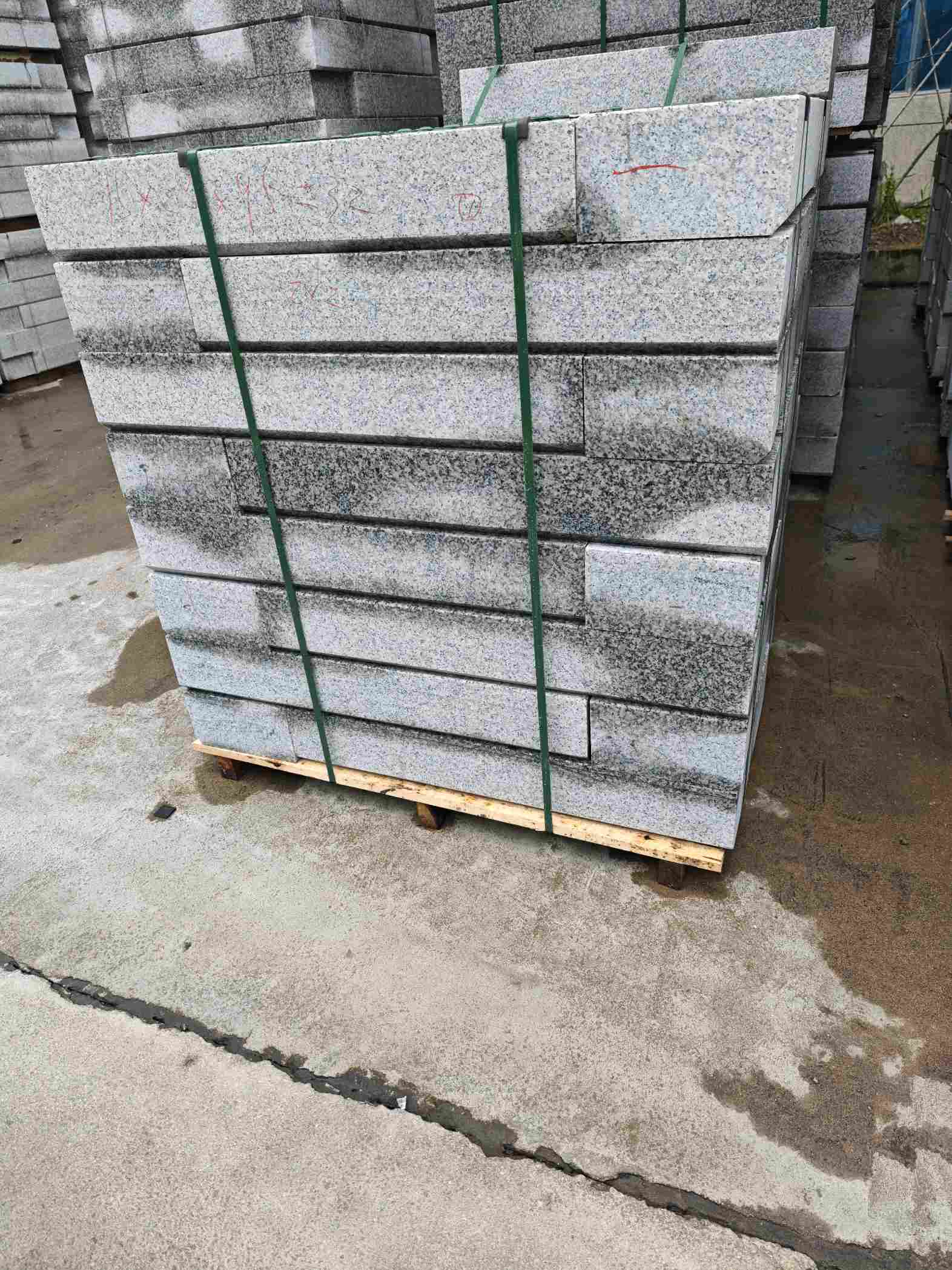 本溪芙蓉白路牙石，马路牙子